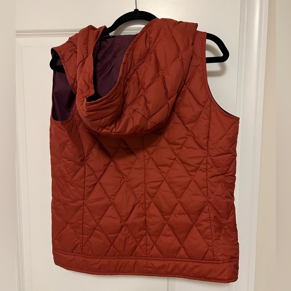 L.L. Bean Signature Downtek Hooded Quilted Vest - Picture 4 of 4